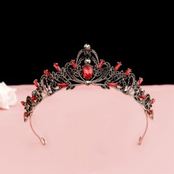 A popular online celebrity, Baroque retro black luxurious crown, bridal headwear, wedding accessories, birthday tiara, 20 years old