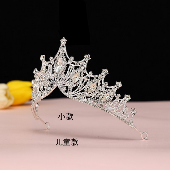 Children's crown hair accessories and hairpins, a cute golden birthday gift from South Korea. A beautiful performance of princess hairpins for children Children's crown hair accessories and hairpins, a cute golden birthday gift from South Korea. A beautiful performance of princess hairpins for children