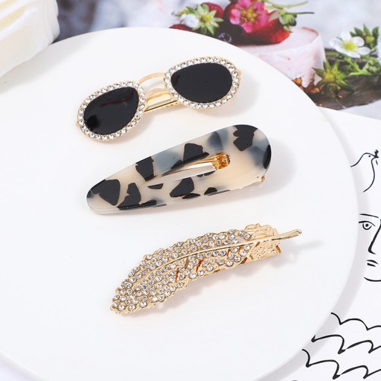 Wholesale of Korean-style cute pearl hair clips, Instagram water diamond hair clips, retro bangs hair clips, and simple heart-shaped hair accessories Wholesale of Korean-style cute pearl hair clips, Instagram water diamond hair clips, retro bangs hair clips, and simple heart-shaped hair accessories
