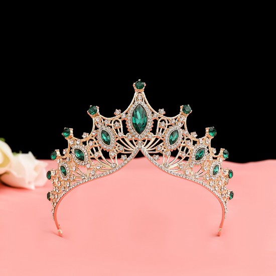 Children's crown hair accessories and hairpins, a cute golden birthday gift from South Korea. A beautiful performance of princess hairpins for children Children's crown hair accessories and hairpins, a cute golden birthday gift from South Korea. A beautiful performance of princess hairpins for children