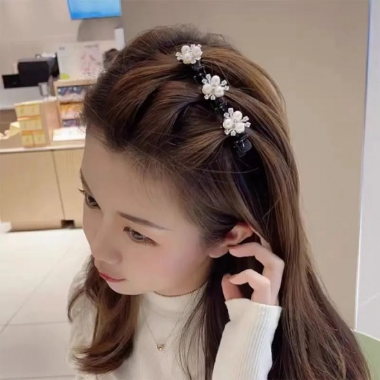 The new double-layer four-leaf clover hair braid is a must-have for Internet celebrities. It features bangs, hair clips, side clips, makeup and styling hair clips, and hair accessory tips The new double-layer four-leaf clover hair braid is a must-have for Internet celebrities. It features bangs, hair clips, side clips, makeup and styling hair clips, and hair accessory tips