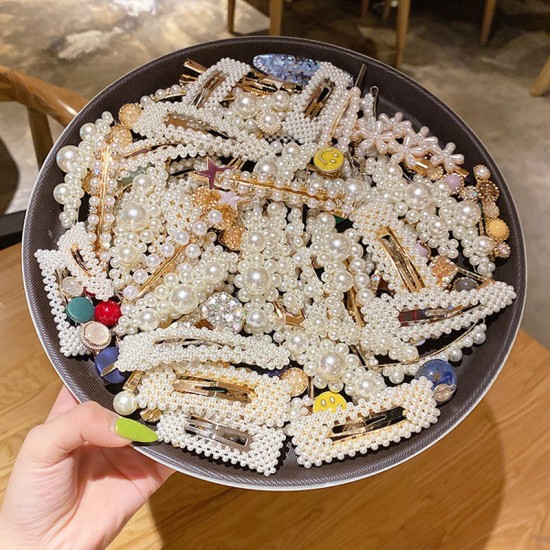 Wholesale of Korean-style cute pearl hair clips, Instagram water diamond hair clips, retro bangs hair clips, and simple heart-shaped hair accessories Wholesale of Korean-style cute pearl hair clips, Instagram water diamond hair clips, retro bangs hair clips, and simple heart-shaped hair accessories