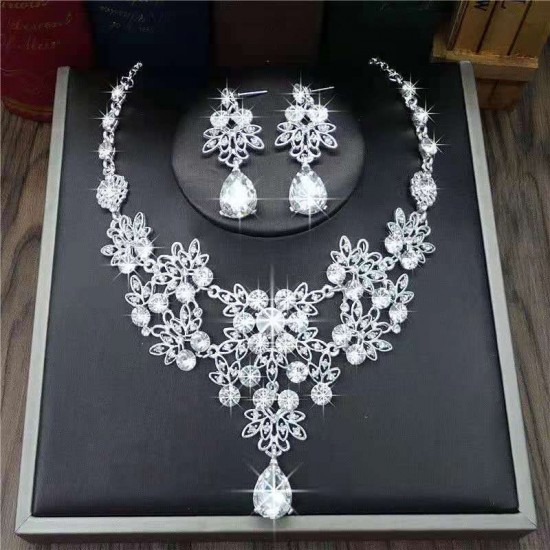 A three-piece crown headwear set for a bride's wedding, a super ethereal Korean-style wedding dress, a grand headwear, and a crown for a girl's 18th birthday A three-piece crown headwear set for a bride's wedding, a super ethereal Korean-style wedding dress, a grand headwear, and a crown for a girl's 18th birthday
