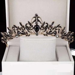 A popular online celebrity, Baroque retro black luxurious crown, bridal headwear, wedding accessories, birthday tiara, 20 years old