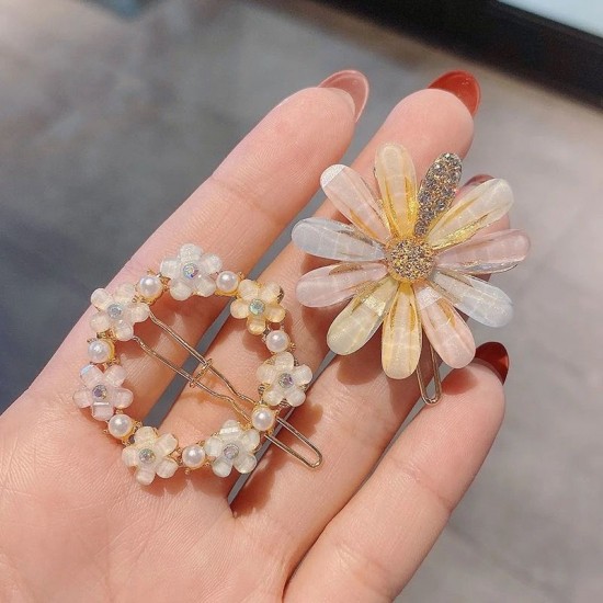 Fresh and delicate petal hair clips, flower hair clips, internet-famous style side clips, Korean clips, hair accessories clips, headwear clips Fresh and delicate petal hair clips, flower hair clips, internet-famous style side clips, Korean clips, hair accessories clips, headwear clips