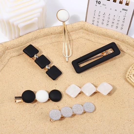 Wholesale of Korean-style cute pearl hair clips, Instagram water diamond hair clips, retro bangs hair clips, and simple heart-shaped hair accessories Wholesale of Korean-style cute pearl hair clips, Instagram water diamond hair clips, retro bangs hair clips, and simple heart-shaped hair accessories