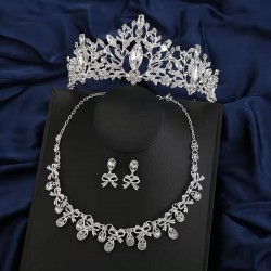 2024 New bridal headwear three-piece set, crown necklace set, grand and ethereal wedding hair accessories, wedding dress accessories