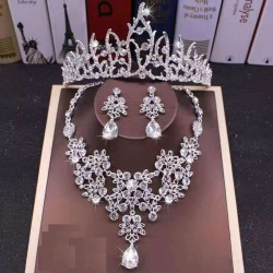A three-piece crown headwear set for a bride's wedding, a super ethereal Korean-style wedding dress, a grand headwear, and a crown for a girl's 18th birthday