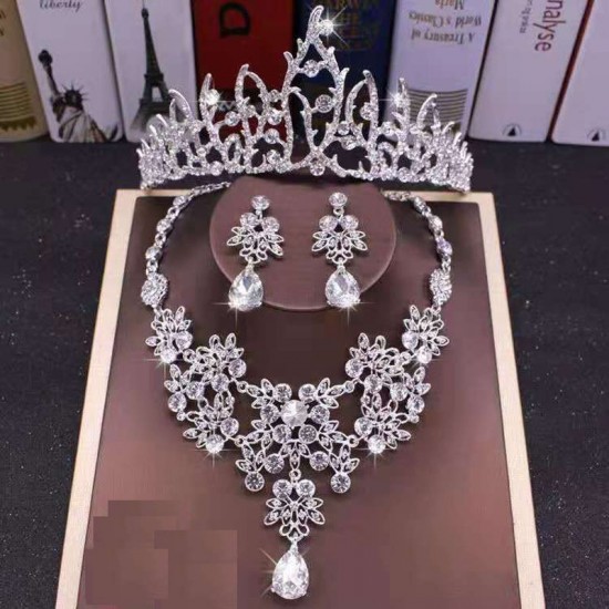 A three-piece crown headwear set for a bride's wedding, a super ethereal Korean-style wedding dress, a grand headwear, and a crown for a girl's 18th birthday A three-piece crown headwear set for a bride's wedding, a super ethereal Korean-style wedding dress, a grand headwear, and a crown for a girl's 18th birthday