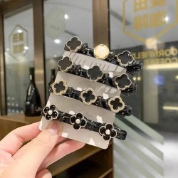The new double-layer four-leaf clover hair braid is a must-have for Internet celebrities. It features bangs, hair clips, side clips, makeup and styling hair clips, and hair accessory tips
