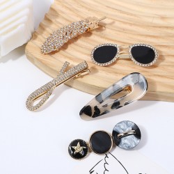 Wholesale of Korean-style cute pearl hair clips, Instagram water diamond hair clips, retro bangs hair clips, and simple heart-shaped hair accessories